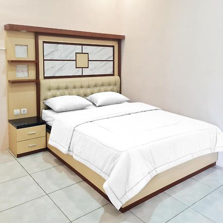 Reddoorz @ Jalan Nyai Enat Sampit Hotel Buitenkant foto
